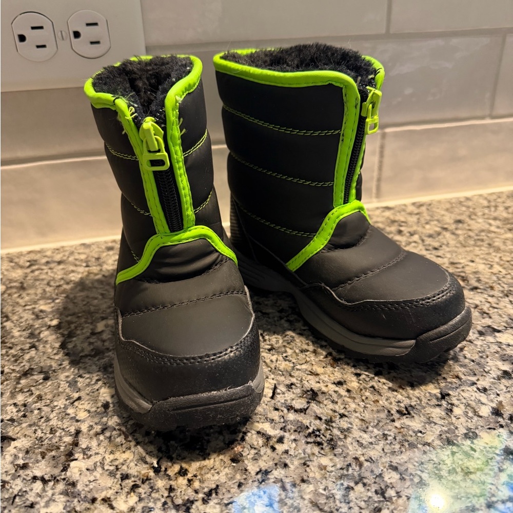 Wonder Nation Black and Neon Green Snow Boots